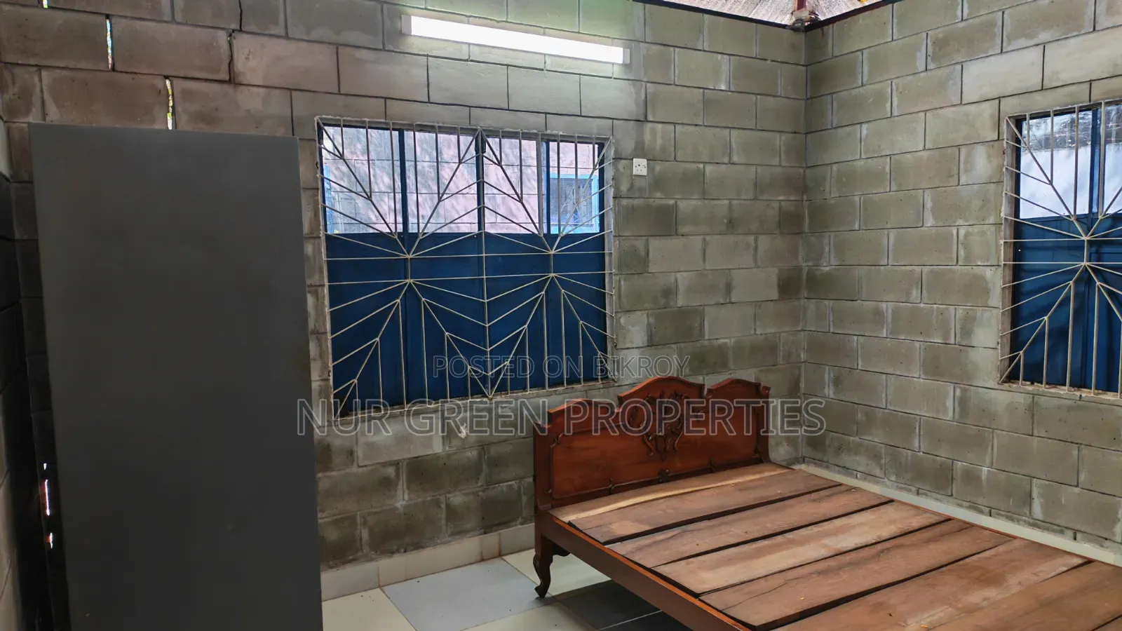 5 katha south-facing plot with a Bengali-style house built in Sector 8 for sale