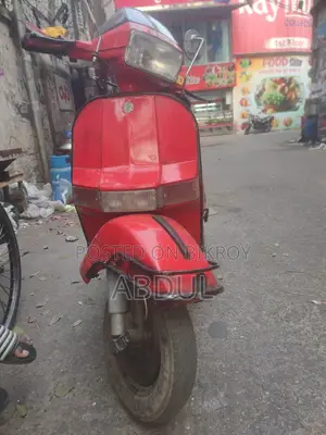 ভেসপা ১৫০ ২০২১ লাল