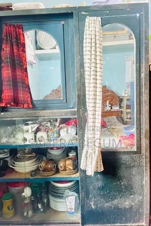 লোহার সুকেশ আলমারি