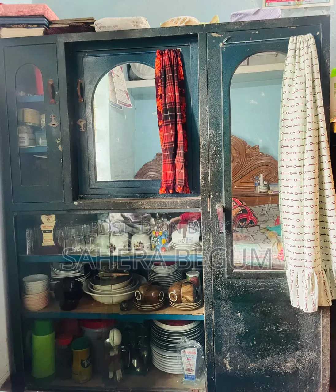 লোহার সুকেশ আলমারি