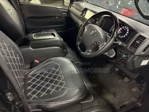 Toyota HiAce 2021 Black