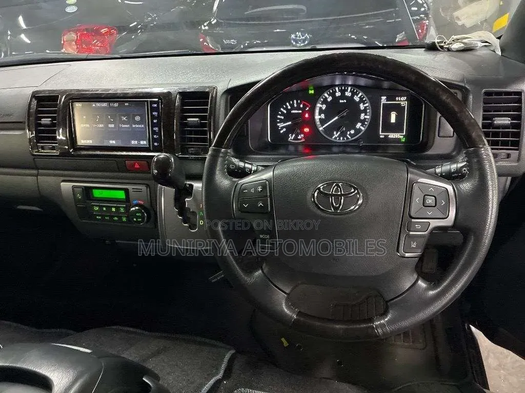 Toyota HiAce 2021 Black