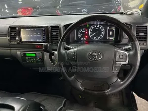 Toyota HiAce 2021 Black