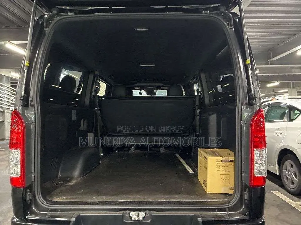 Toyota HiAce 2021 Black