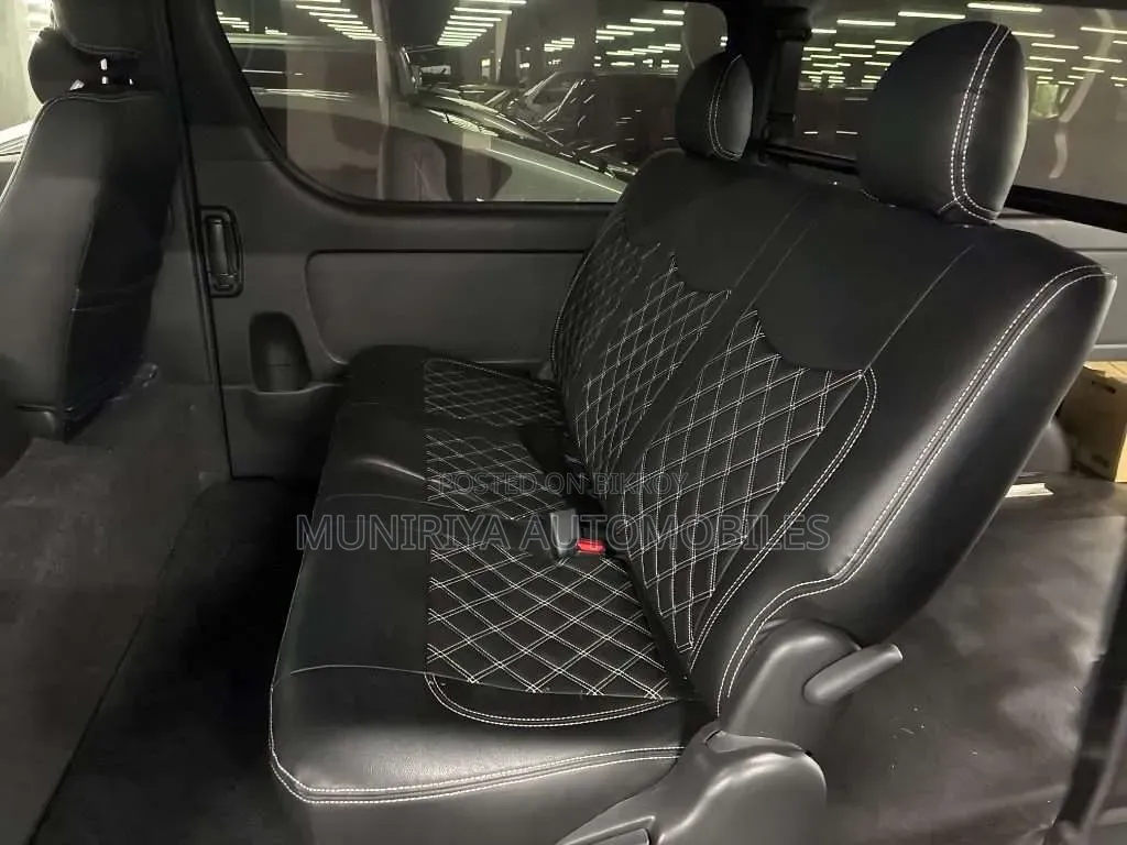 Toyota HiAce 2021 Black