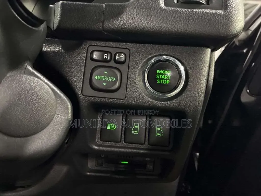 Toyota HiAce 2021 Black
