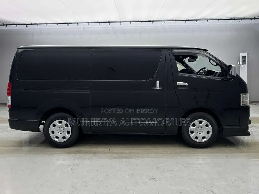 Toyota HiAce 2021 Black