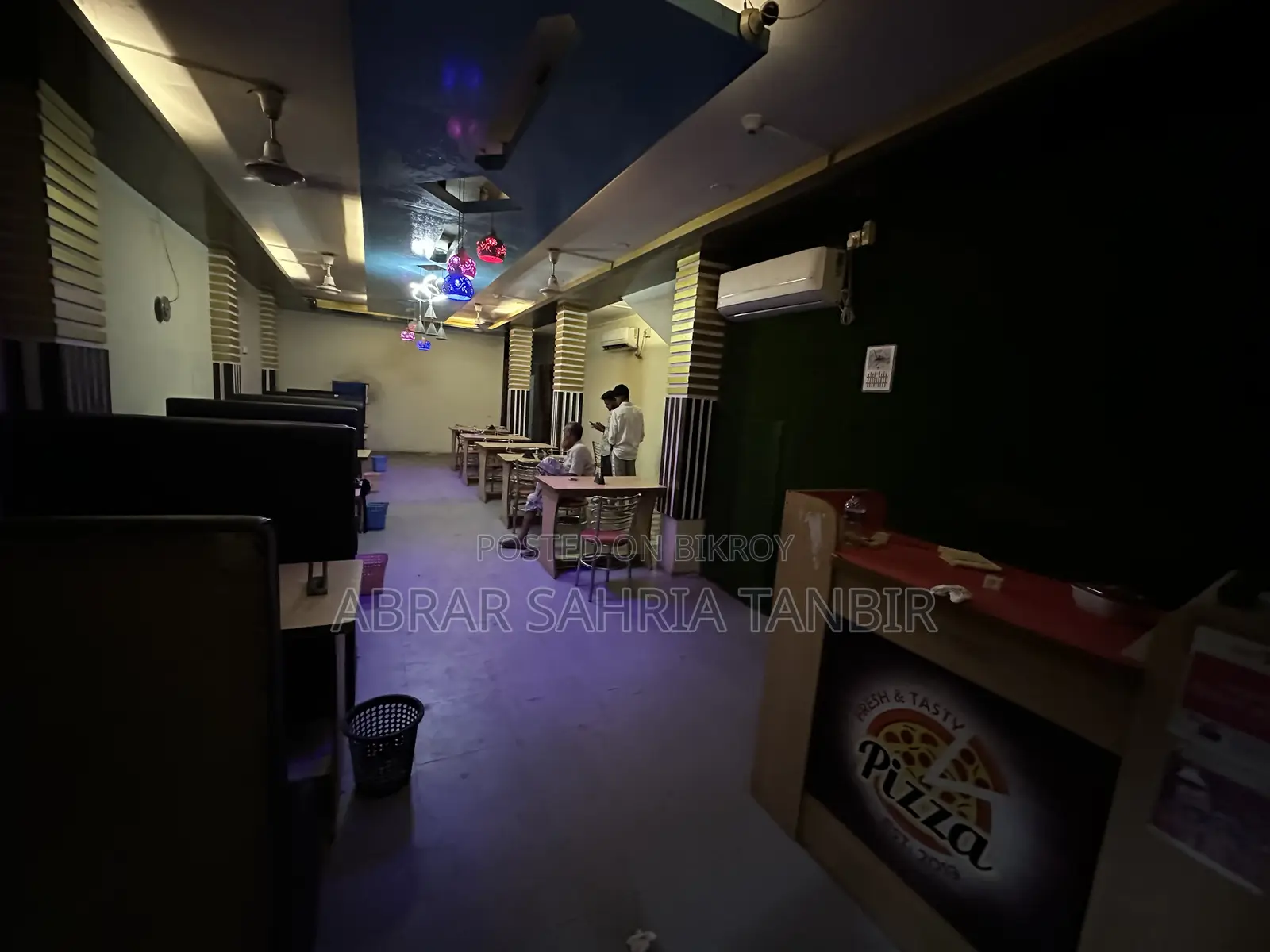 Shop, restaurant, office, showroom space for rent.