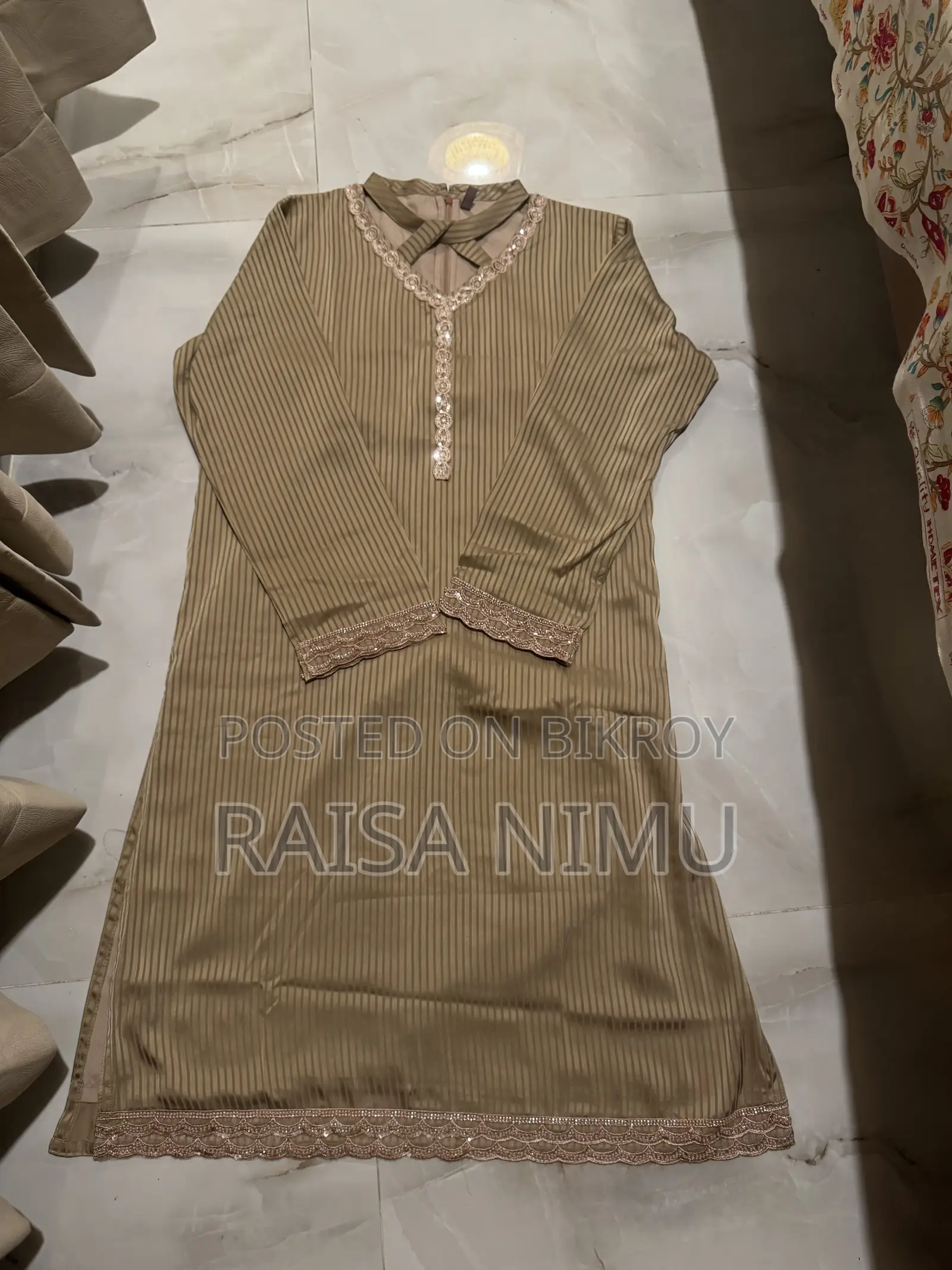 বিক්‍රির জন্য পোশাক