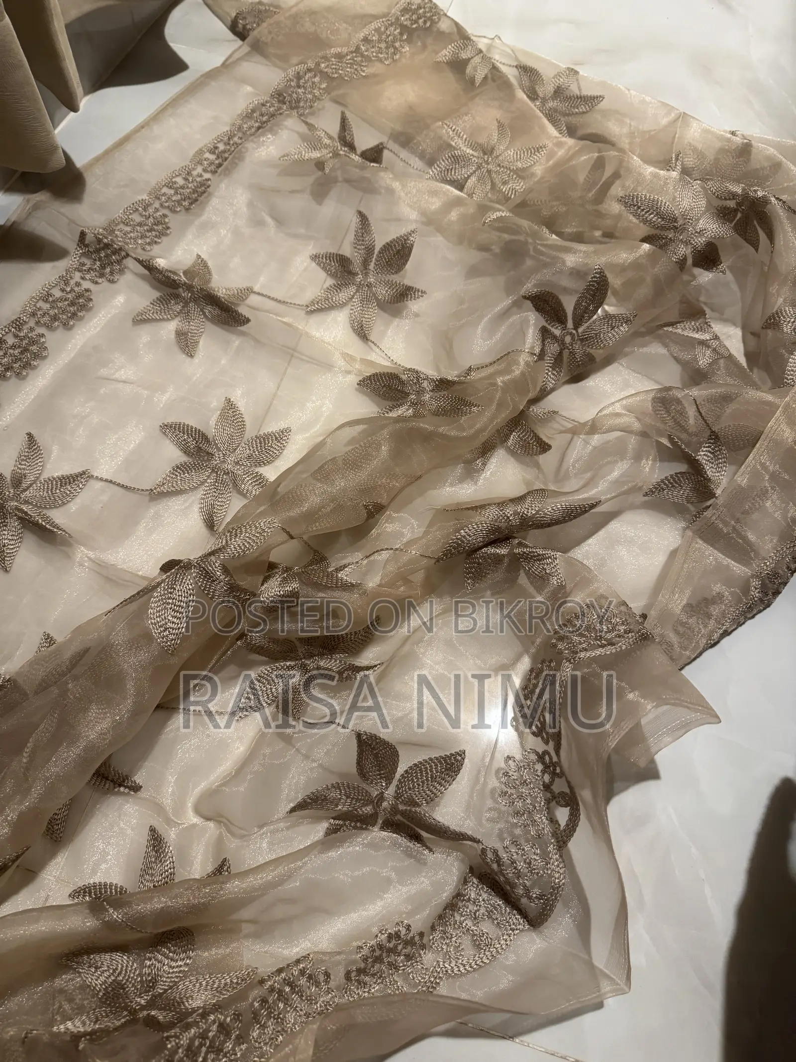 বিক්‍රির জন্য পোশাক