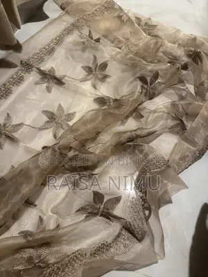 বিক්‍රির জন্য পোশাক