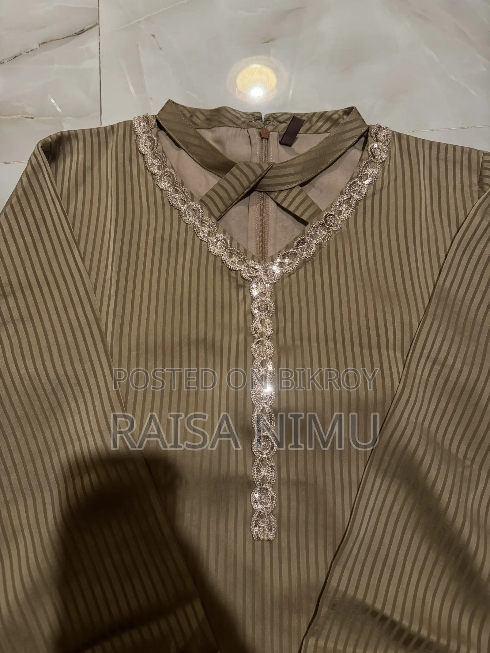 বিক්‍රির জন্য পোশাক