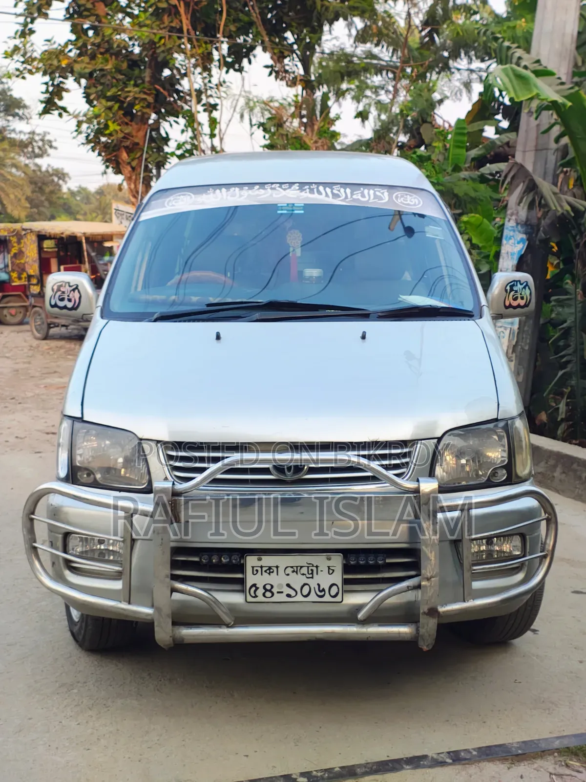 Toyota Noah 2.0 All-Wheel Drive (8 Seater) 2001 Silver