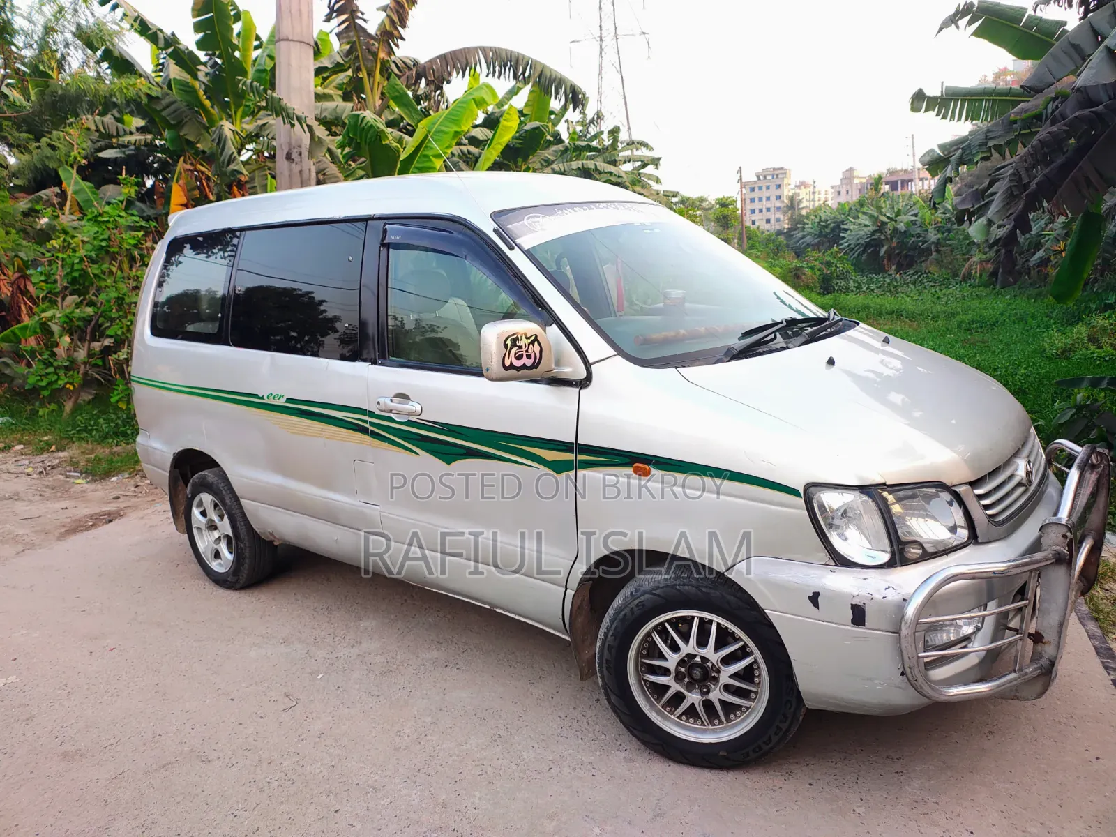 Toyota Noah 2.0 All-Wheel Drive (8 Seater) 2001 Silver