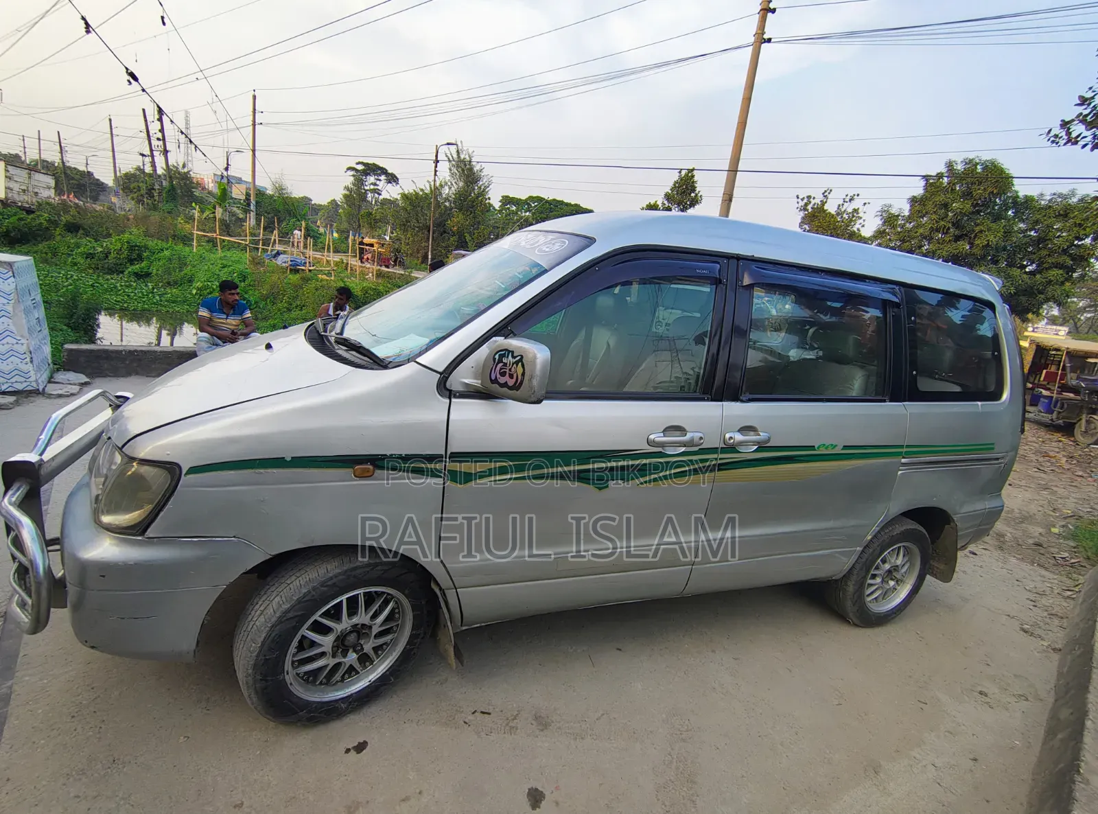 Toyota Noah 2.0 All-Wheel Drive (8 Seater) 2001 Silver