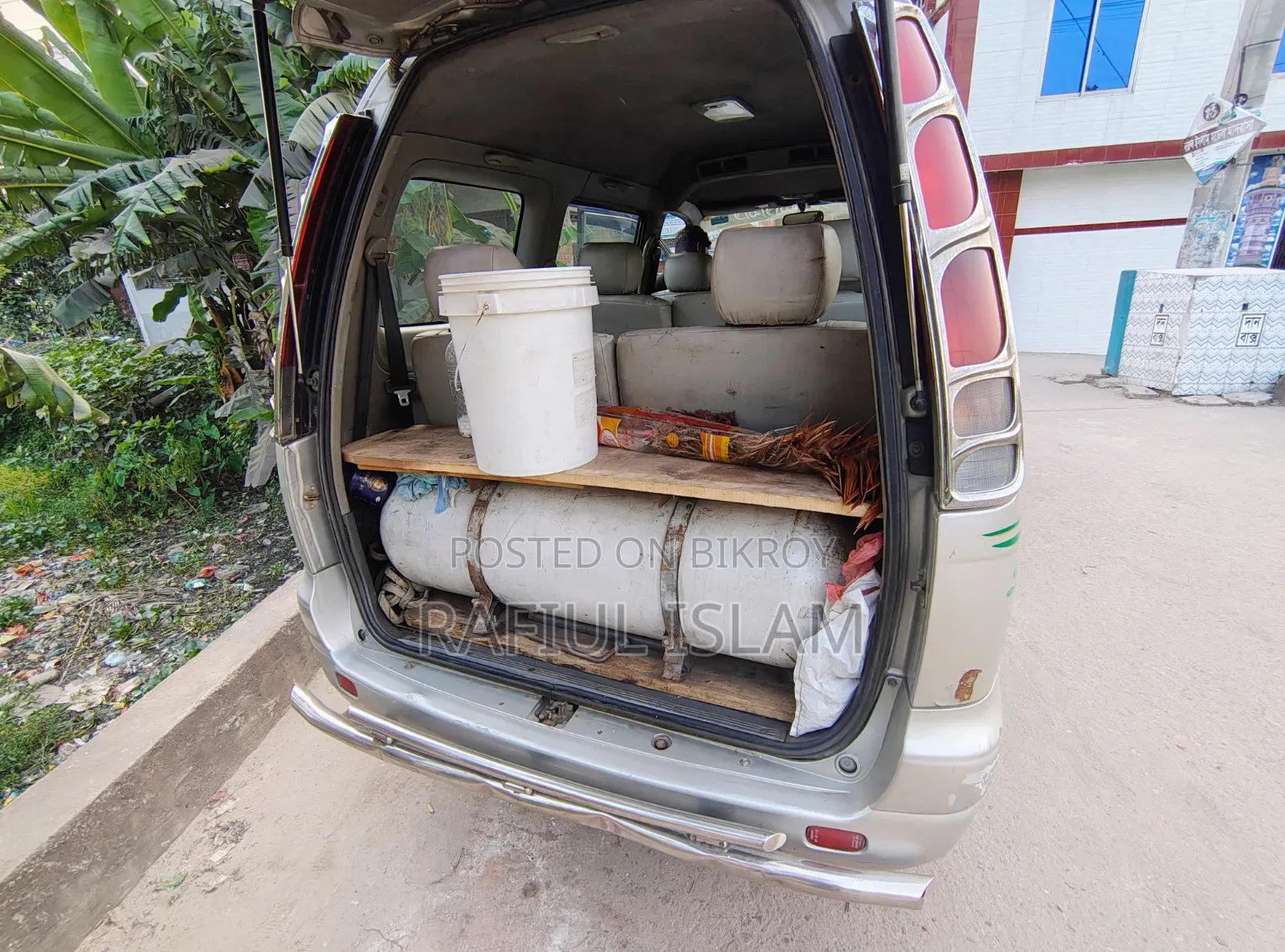 Toyota Noah 2.0 All-Wheel Drive (8 Seater) 2001 Silver