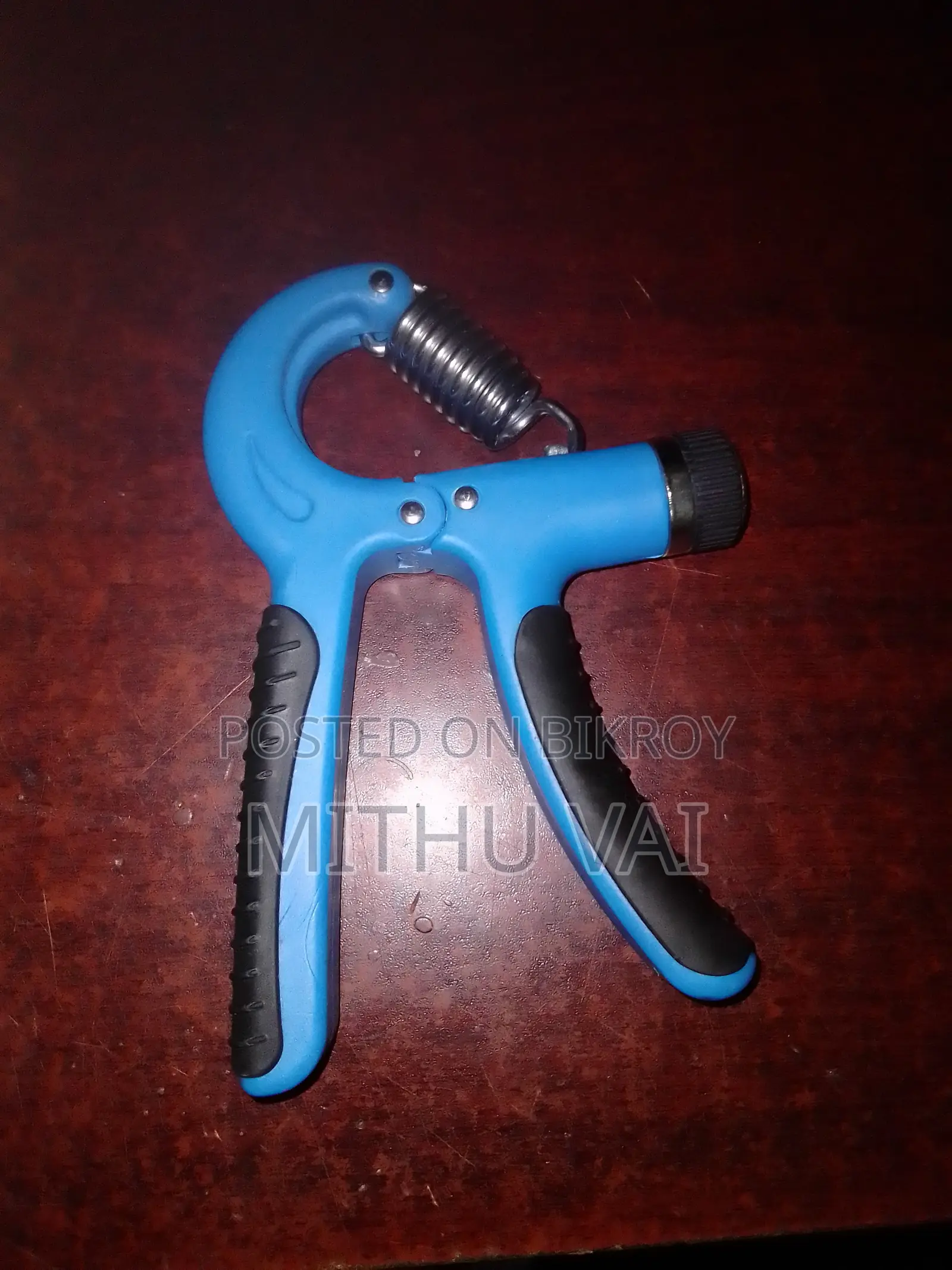 Small hand exercise machine