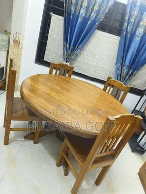 Round table set
