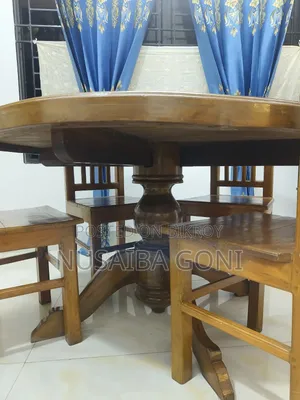 Round table set