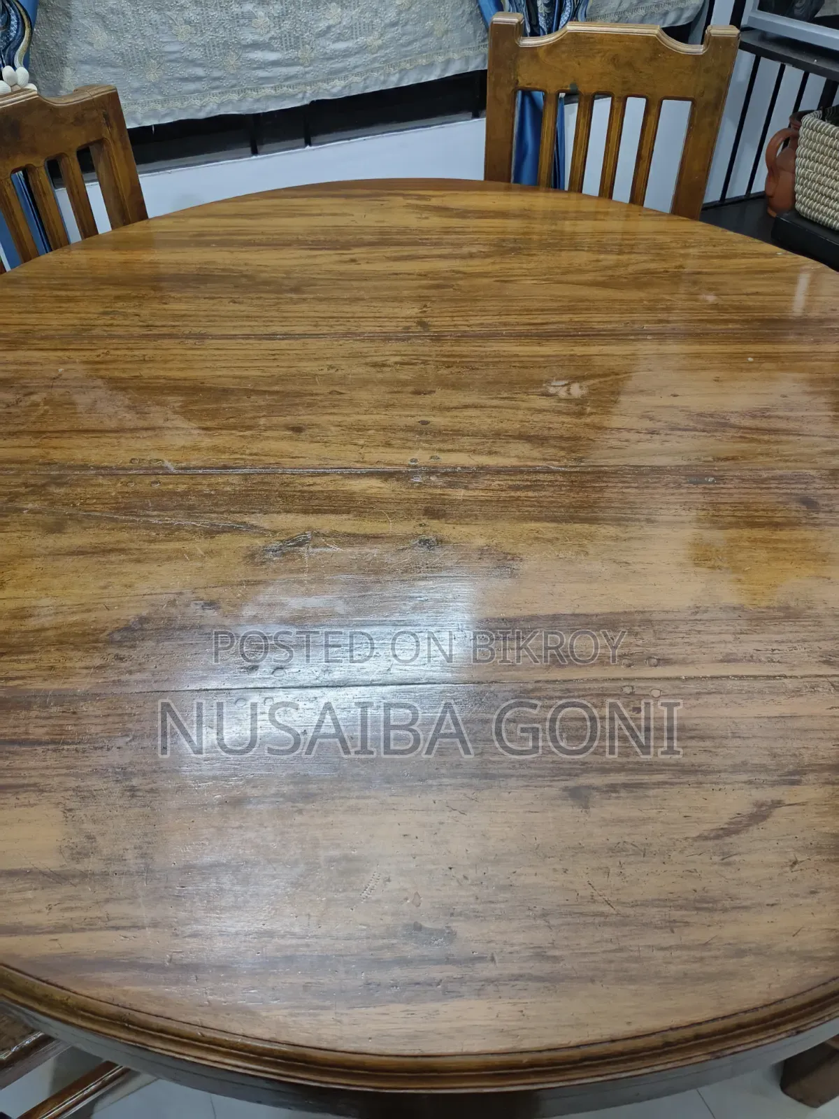 Round table set