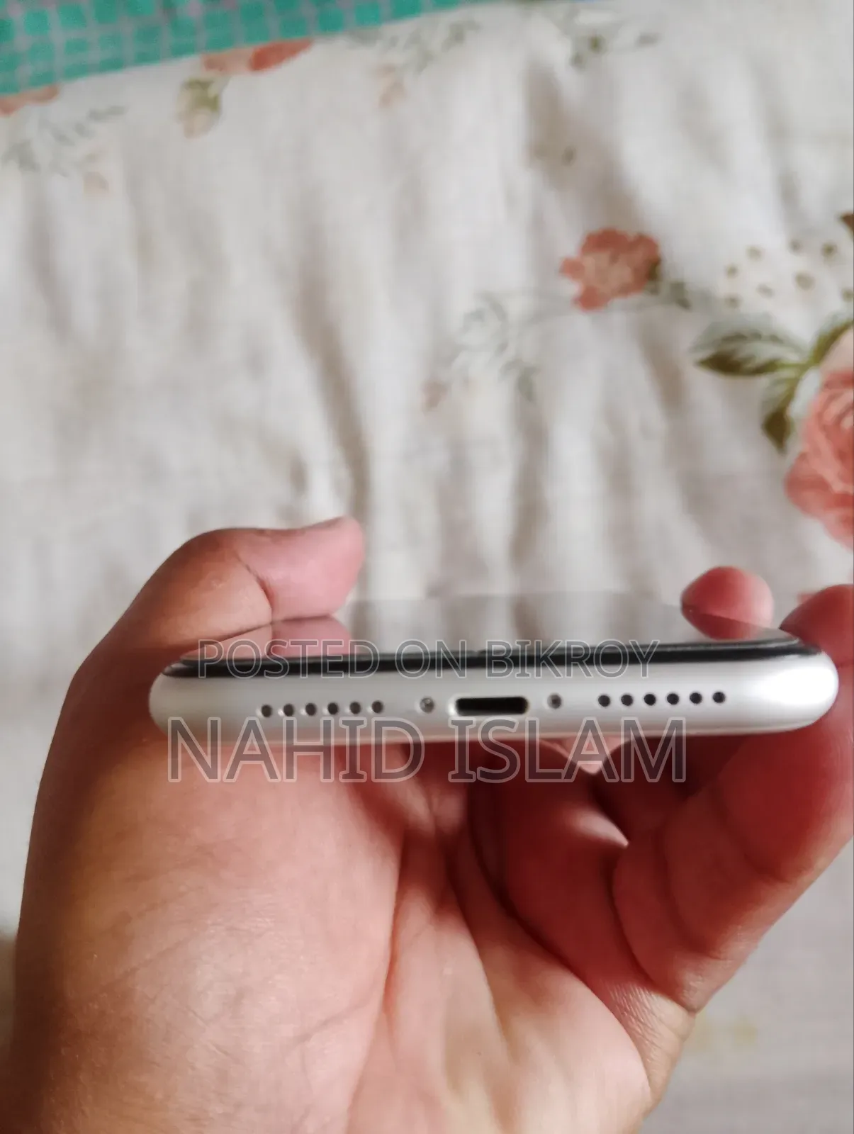 অ্যাপল আইফোন ১১ ৬৪ জিবি সাদা