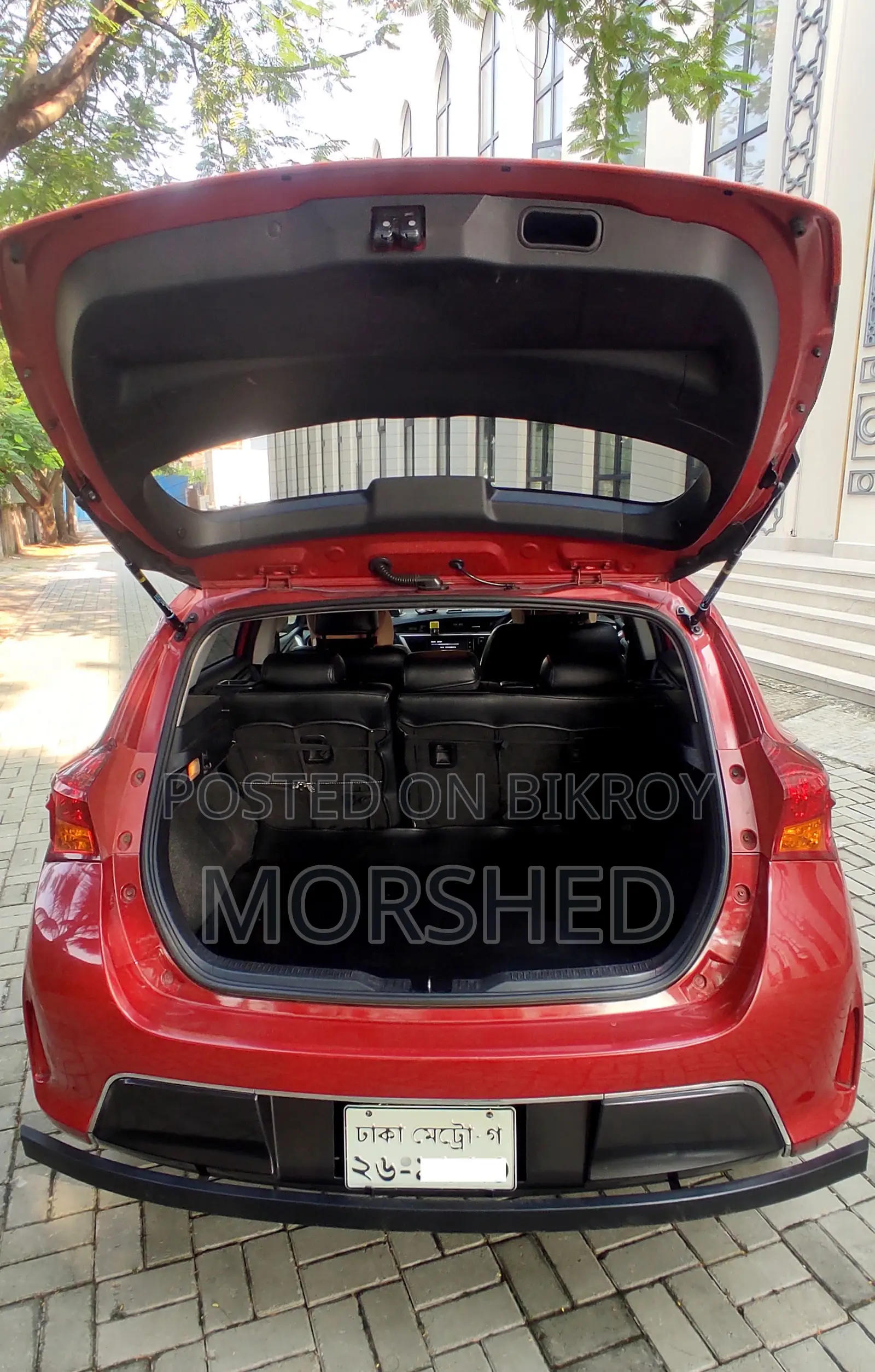 Toyota Auris 2013 Red