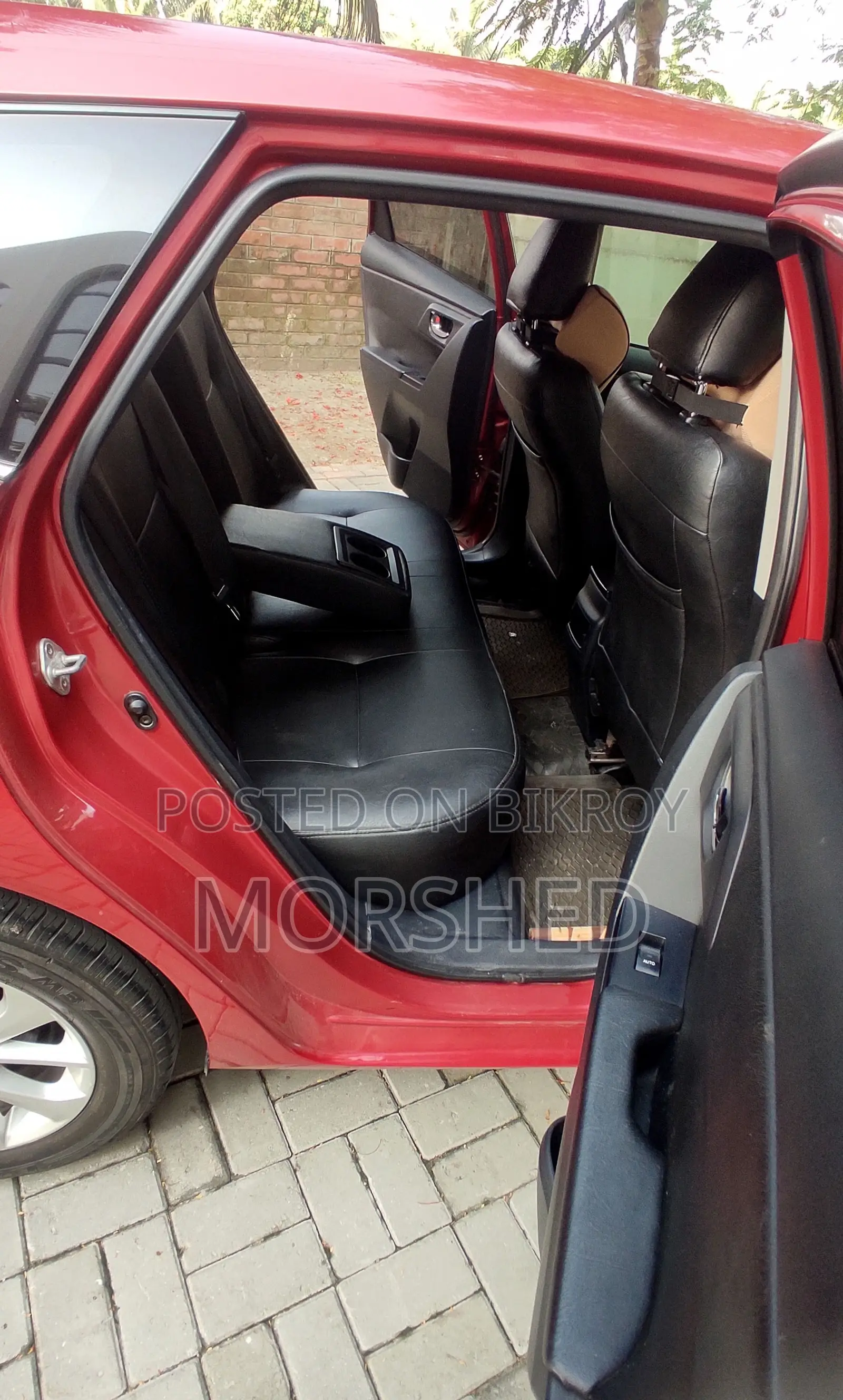 Toyota Auris 2013 Red