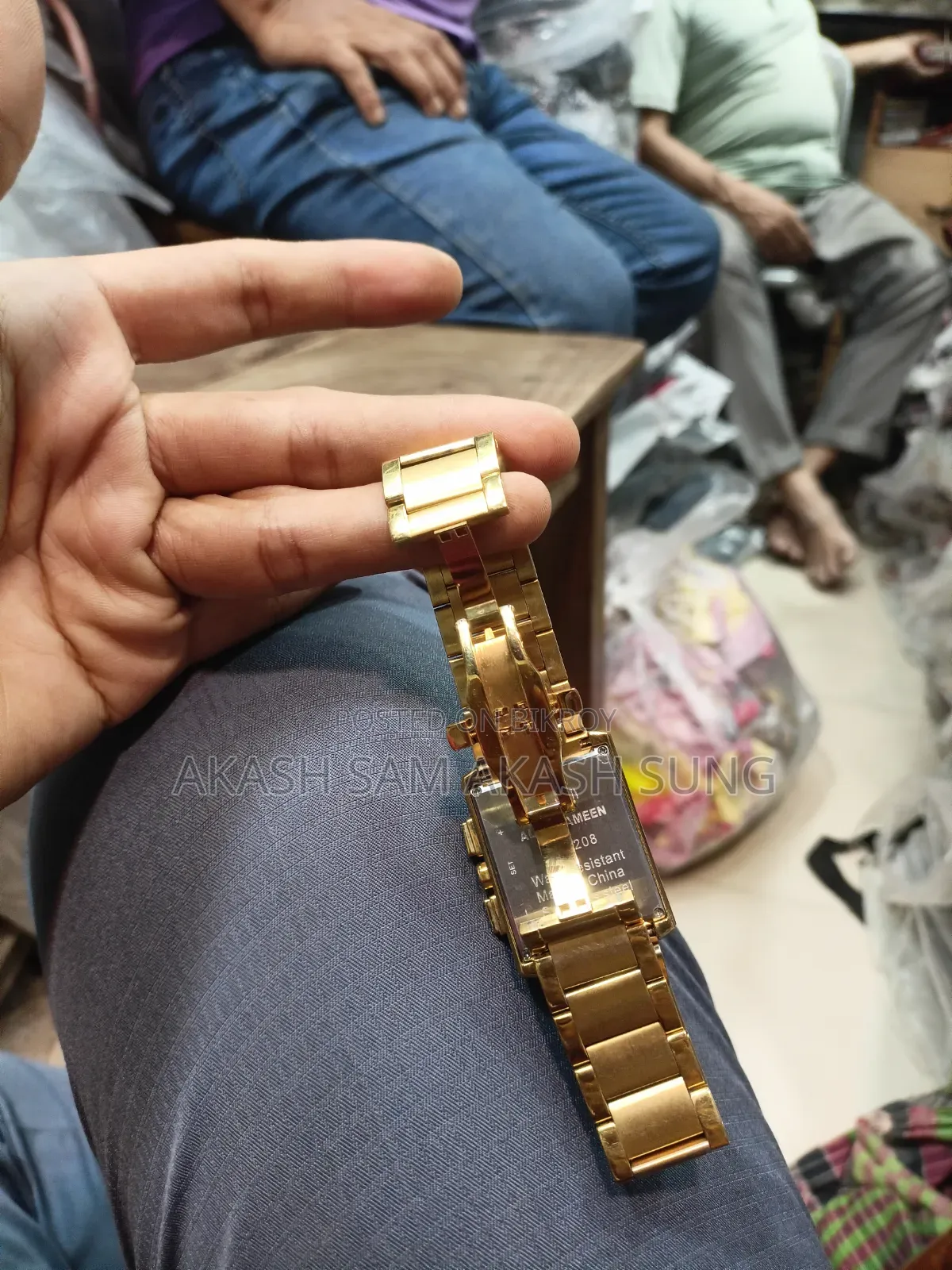 বিদেশ থেকে আনা ঘড়ি