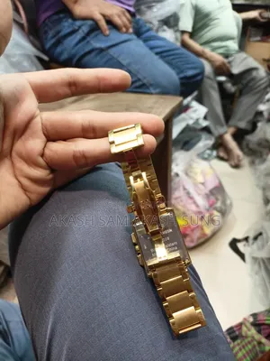 বিদেশ থেকে আনা ঘড়ি