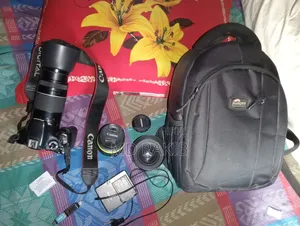 Canon 550D, Canon 550D, Charger + Bag
