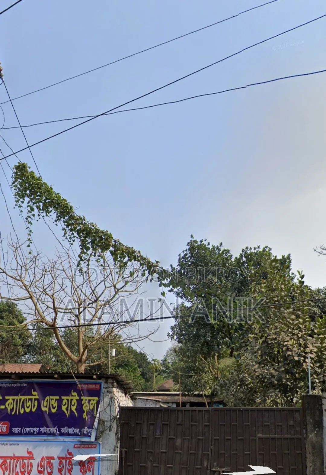 ১০ শতাংশ জমি পাঁচটি সেমি পাকা ঘর দুটি বাথরুম