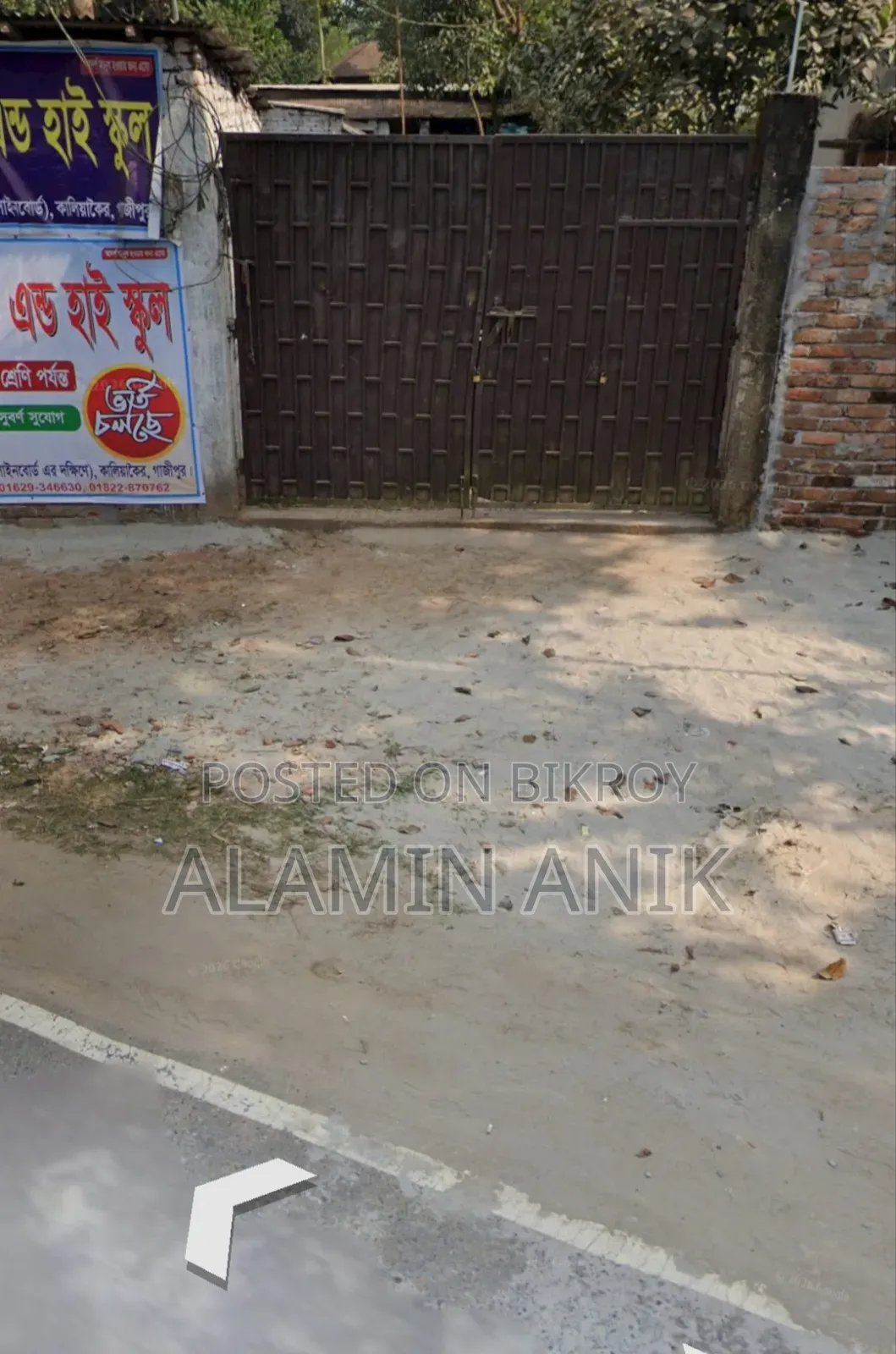 ১০ শতাংশ জমি পাঁচটি সেমি পাকা ঘর দুটি বাথরুম