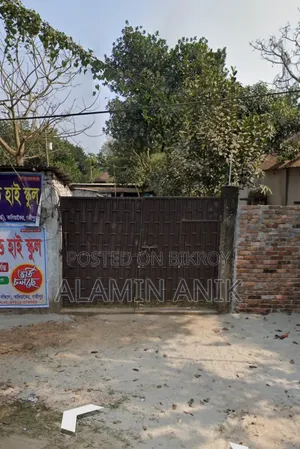 ১০ শতাংশ জমি পাঁচটি সেমি পাকা ঘর দুটি বাথরুম