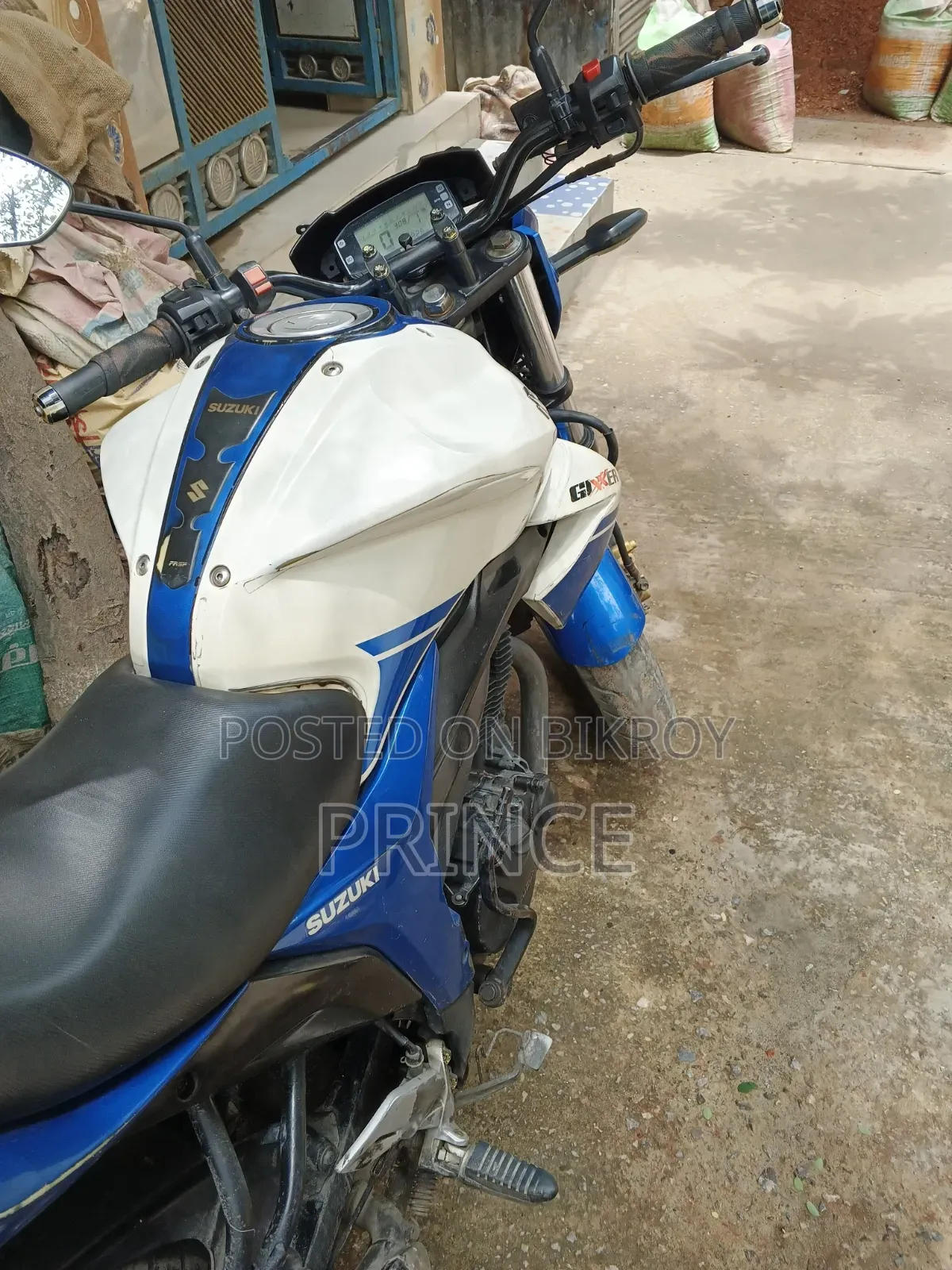 সুজুকি জিক্সার ২০১৭ সাদা