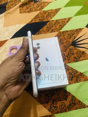 Apple iPhone 11 64 GB White
