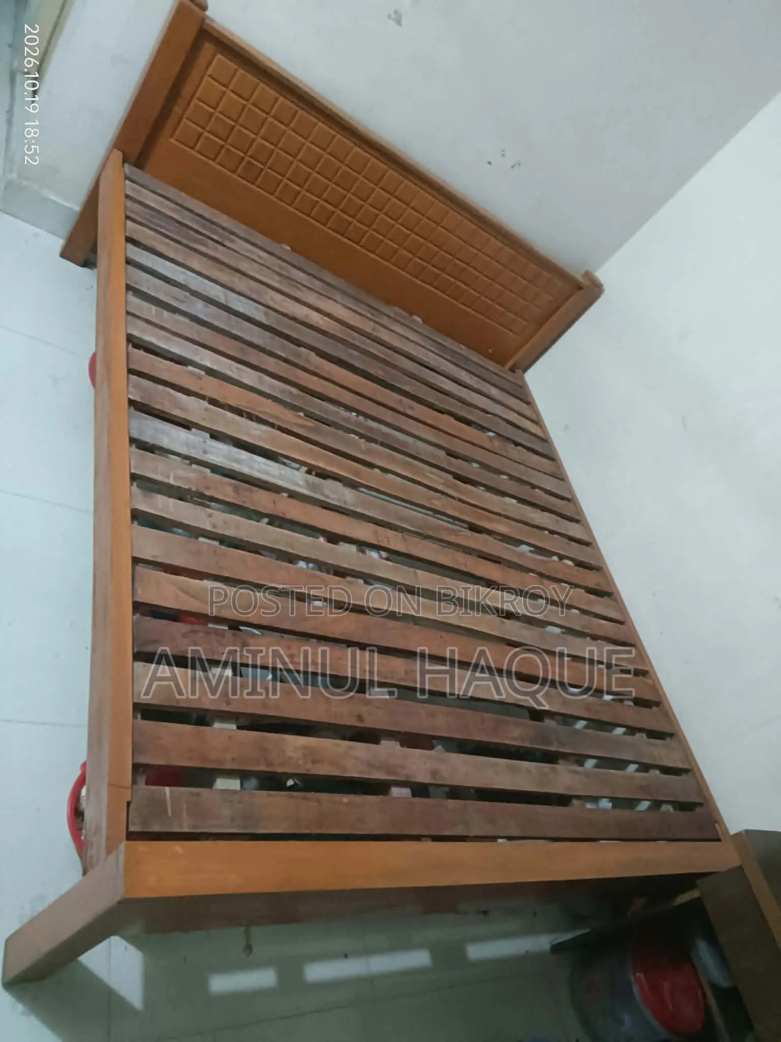 Solid Wood Bed. Mahogany, Akashmoni. Used Furniture. Greenroad, Dhanmondi
