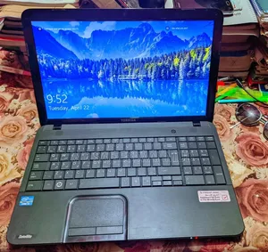 Laptop Toshiba Satellite C850 2GB Intel Core i3 SSD 256GB