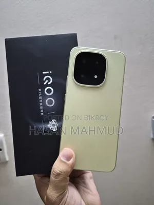 নতুন আইকিউওও ১৫ ২৫৬ জিবি গ্রিন