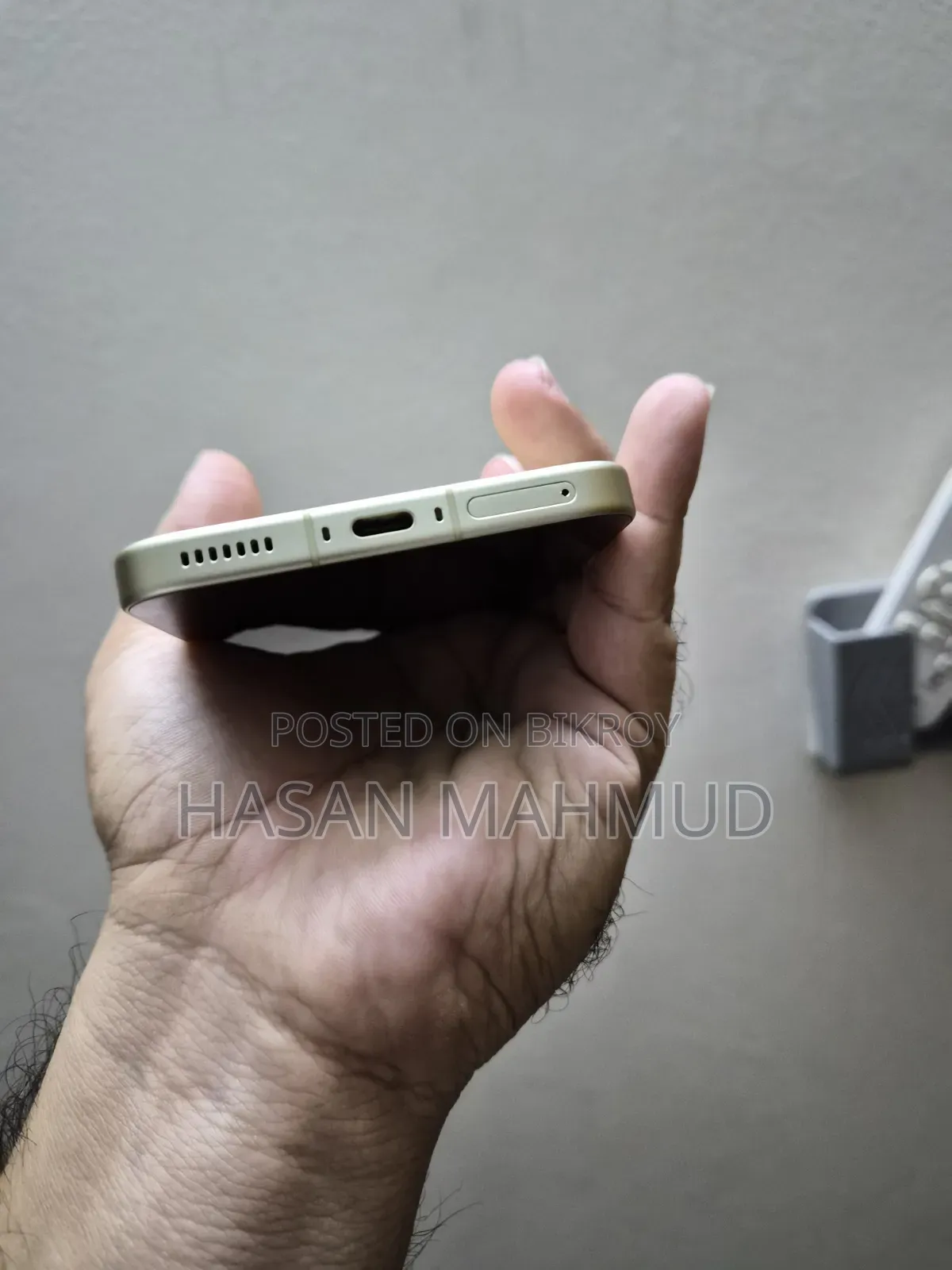 নতুন আইকিউওও ১৫ ২৫৬ জিবি গ্রিন
