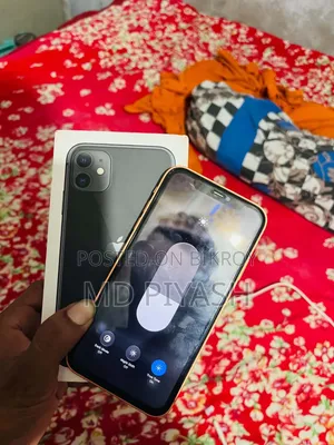 New Apple iPhone 11 128 GB Gold