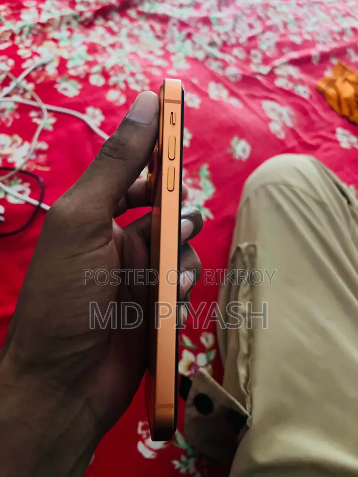 New Apple iPhone 11 128 GB Gold