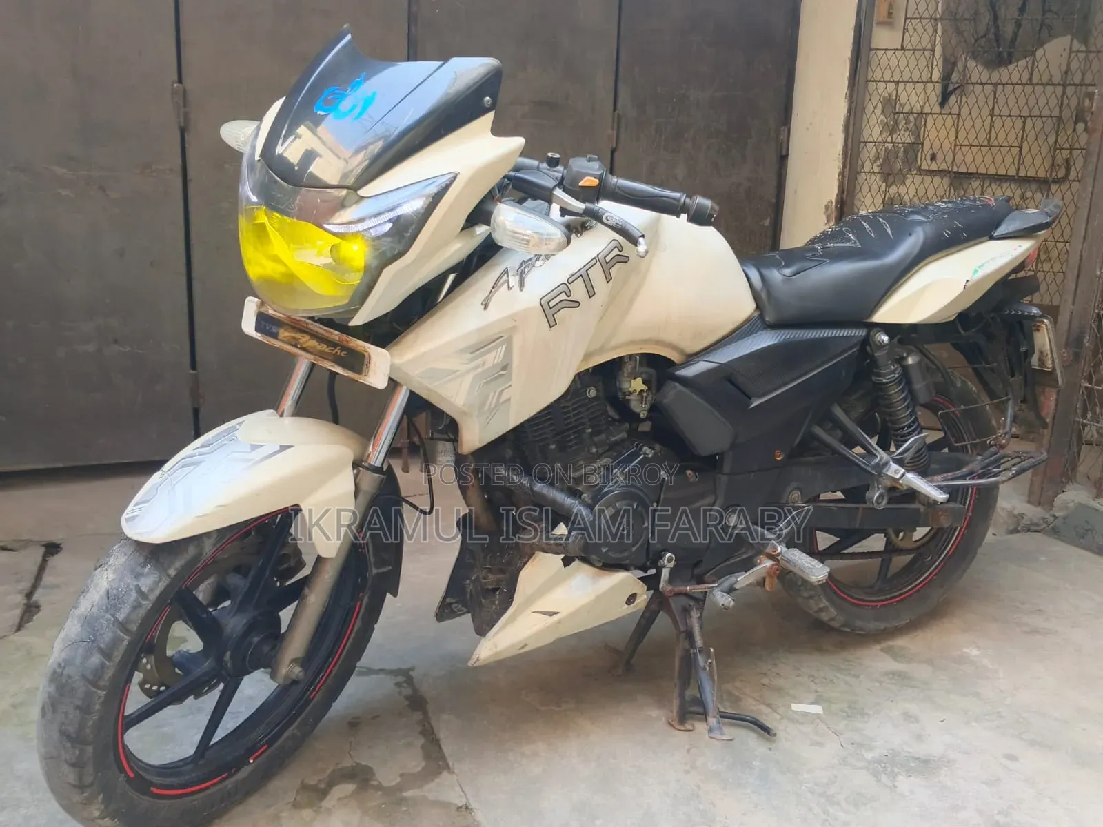 TVS Apache 180 RTR 2018 White