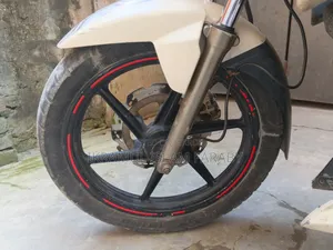 TVS Apache 180 RTR 2018 White