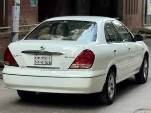 নিসান সানি ২০০৯ পার্ল