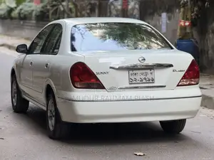 নিসান সানি ২০০৯ পার্ল