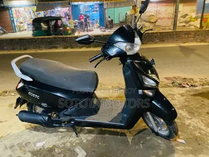 মাহিন্দ্রা গুস্টো ২০১৯ কালো