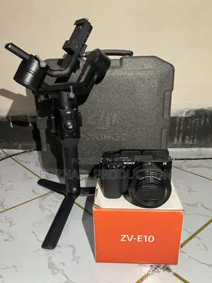 Sony ZVE10 With 3.5-5.6/16-50 Kit Lens and DJI RONIC SC Gimbal