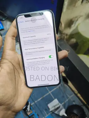 অ্যাপল আইফোন এক্স ৬৪ জিবি হোয়াইট