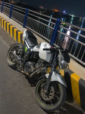 যামাহা এফজেড ২০১৮ হোয়াইট