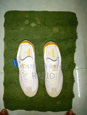 সাদা সাম্বা নতুন। কখনো পরা হয়নি